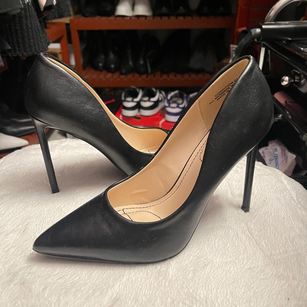 Black pumps new never worn